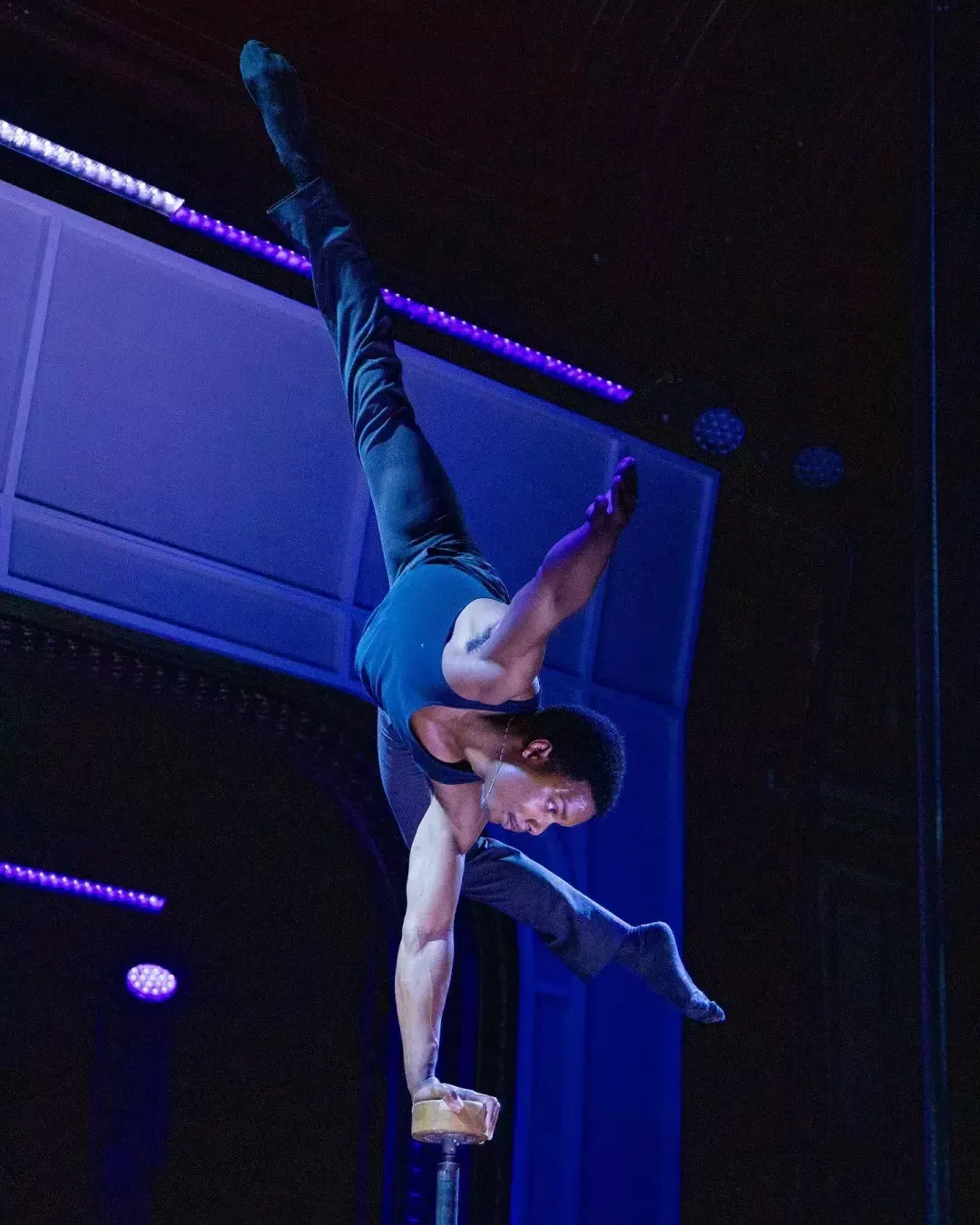 Acrobats perform in "Dear San Francisco" at Club Fugazi